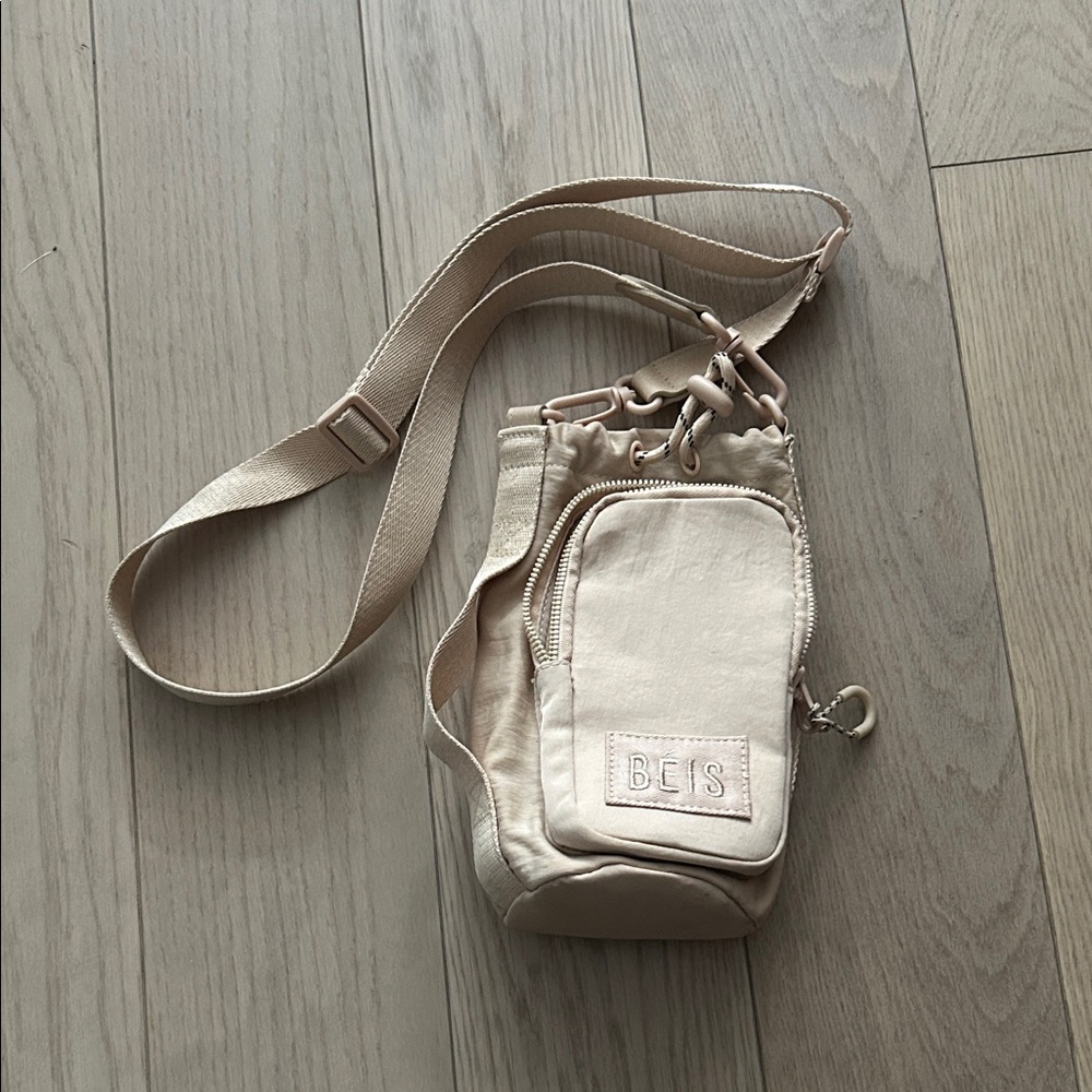 BEIS Waterbottle Sling in Beige